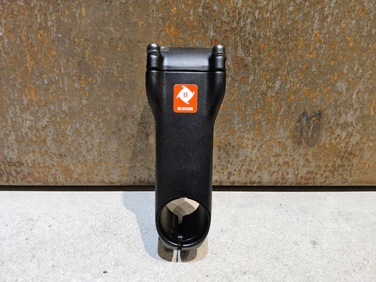 Vorbau von Trek, TREK RCS PRO BLENDR VORBAU - 7 GRAD 90MM vor USEDBIKES - OB.DE Hintergrund