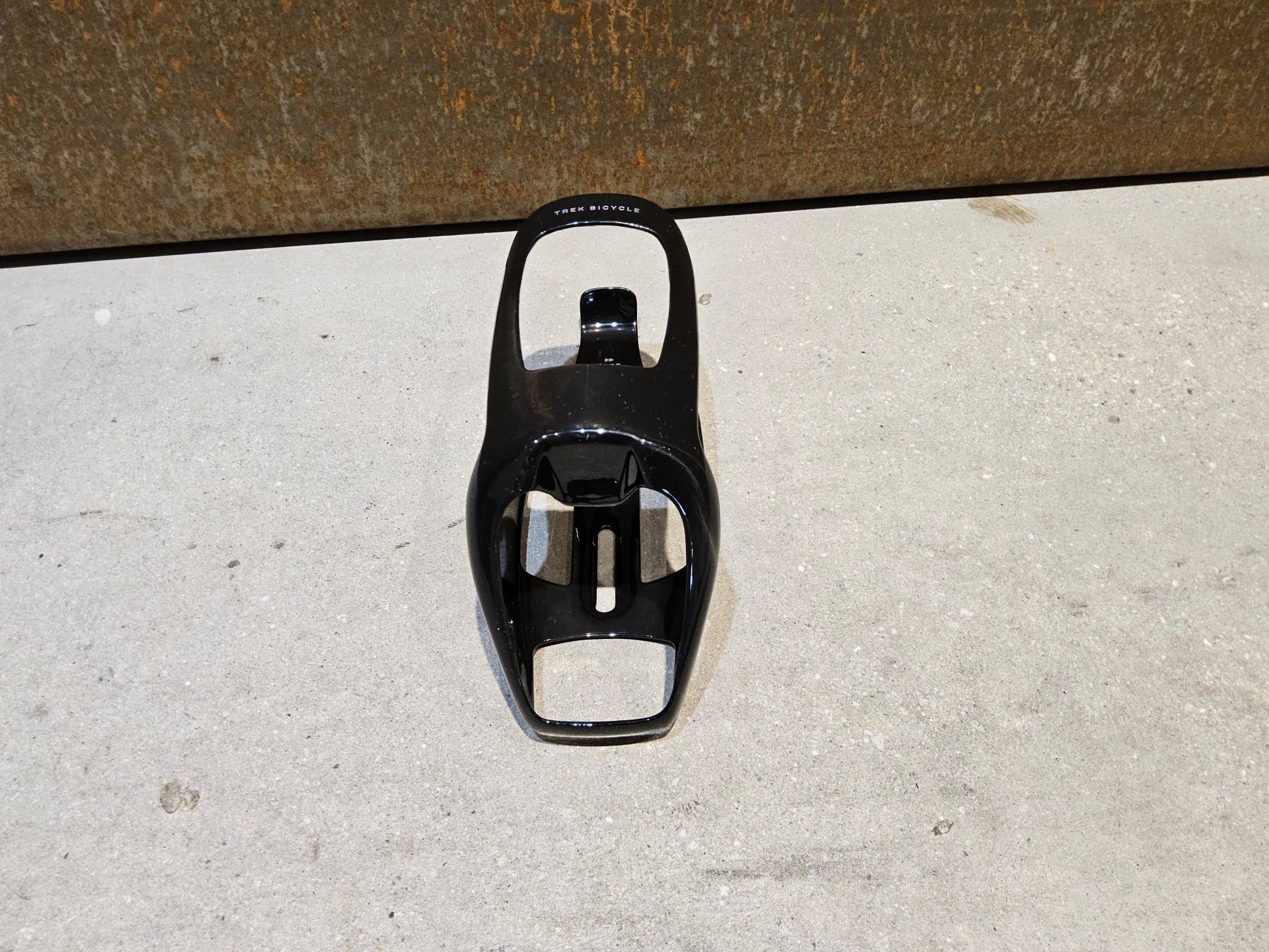 Trinkflaschen und Halter von Trek, TREK RSL AERO CARBON FLASCHENHALTER / BLACK/GREY vor USEDBIKES - OB.DE Hintergrund