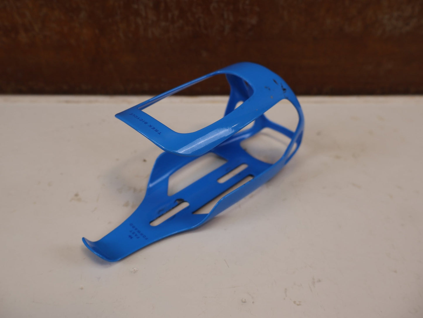 Trinkflaschen und Halter von Trek, TREK RSL AERO CARBON FLASCHENHALTER / WATERLOO BLUE vor USEDBIKES-OB.DE Hintergrund