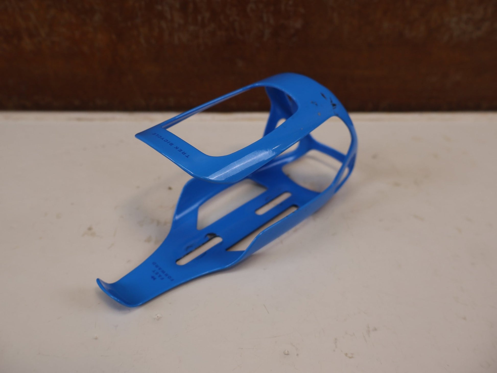 Trinkflaschen und Halter von Trek, TREK RSL AERO CARBON FLASCHENHALTER / WATERLOO BLUE vor USEDBIKES-OB.DE Hintergrund