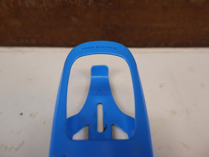 Trinkflaschen und Halter von Trek, TREK RSL AERO CARBON FLASCHENHALTER / WATERLOO BLUE vor USEDBIKES-OB.DE Hintergrund