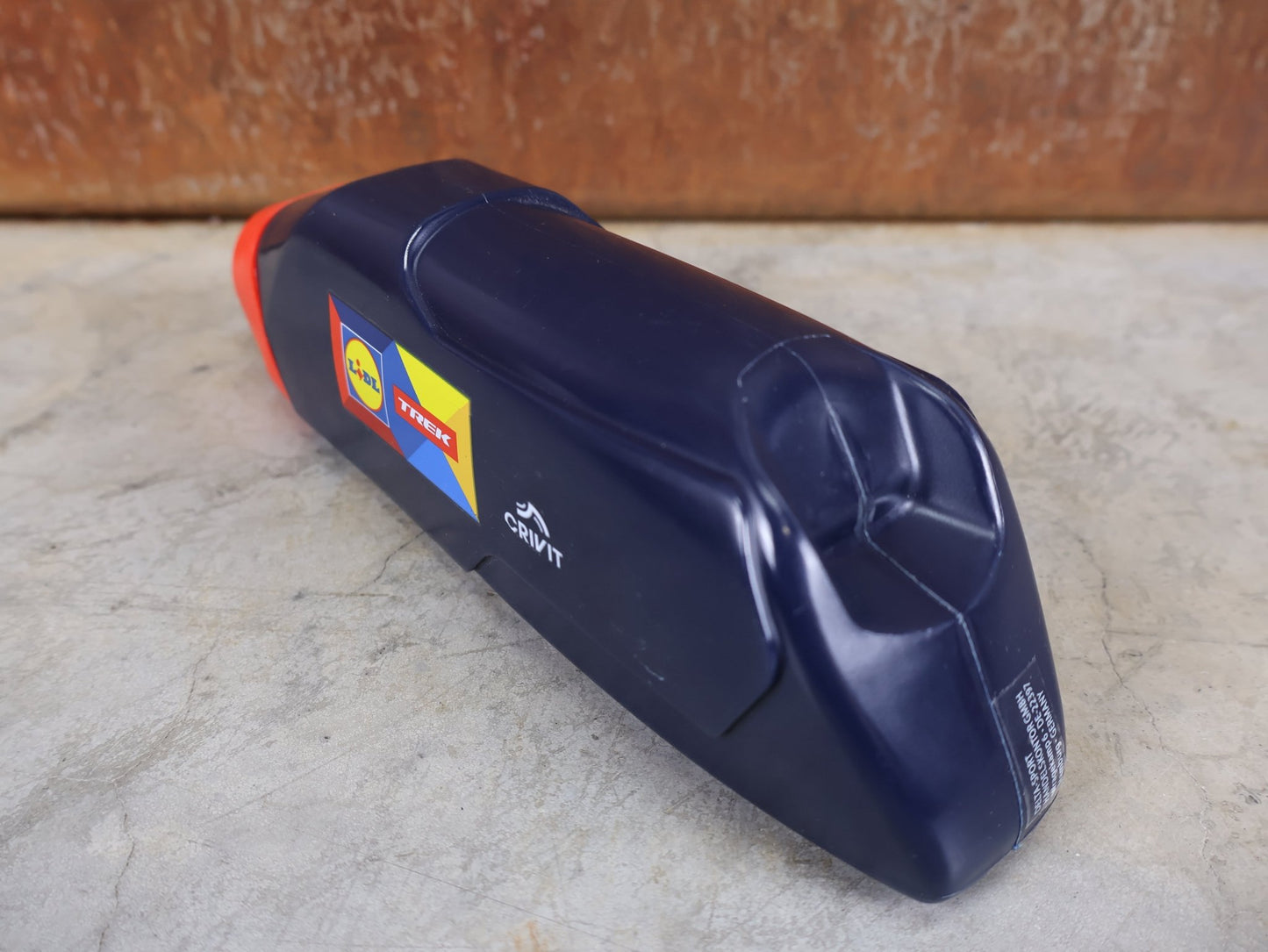 Trinkflaschen und Halter von Trek, TREK RSL AERO TRINKFLASCHE / 591ML / LIDL - TREK TEAM FLASCHE vor USEDBIKES - OB.DE Hintergrund