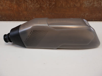 Trinkflaschen und Halter von Trek, TREK RSL AERO TRINKFLASCHE UND CARBON HALTER / ERA WHITE GREY / SET vor USEDBIKES-OB.DE Hintergrund