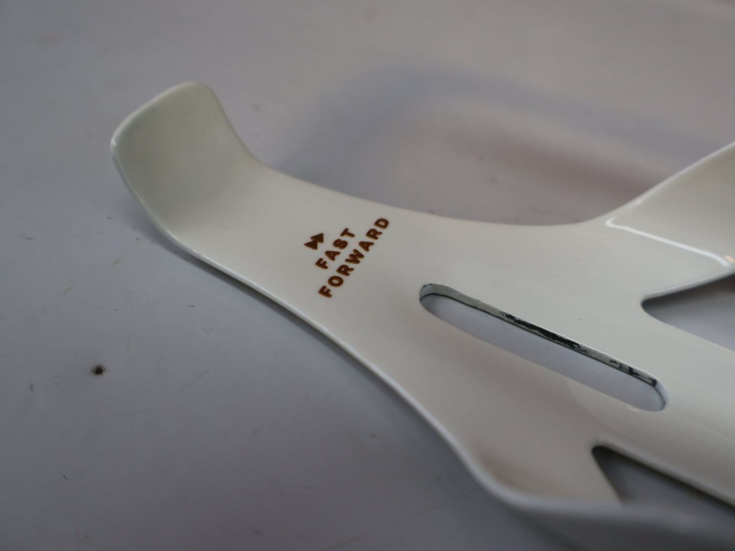 Trinkflaschen und Halter von Trek, TREK RSL AERO TRINKFLASCHE UND CARBON HALTER / ERA WHITE GREY / SET vor USEDBIKES-OB.DE Hintergrund