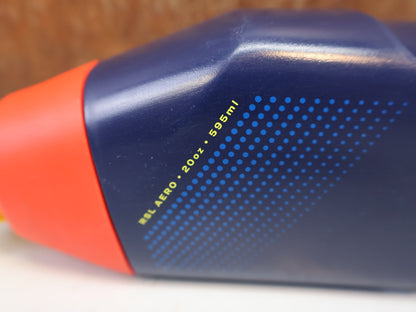 Trinkflaschen und Halter von Trek, TREK RSL AERO TRINKFLASCHE UND CARBON HALTER / WATERLOO BLUE NAVY / SET vor USEDBIKES-OB.DE Hintergrund