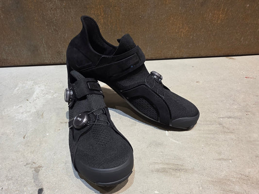 RR - Herrenschuhe von Trek, TREK RSL KNIT RENNRADSCHUH / BLACK GUNMETAL vor USEDBIKES - OB.DE Hintergrund