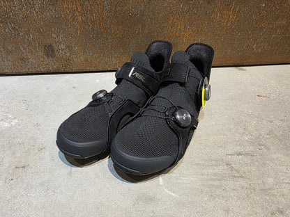RR - Herrenschuhe von Trek, TREK RSL KNIT RENNRADSCHUH / BLACK GUNMETAL vor USEDBIKES - OB.DE Hintergrund