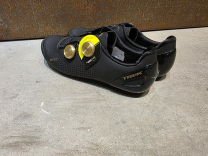 RR - Herrenschuhe von Trek, TREK RSL RENNRADSCHUH / BLACK GOLD vor USEDBIKES - OB.DE Hintergrund