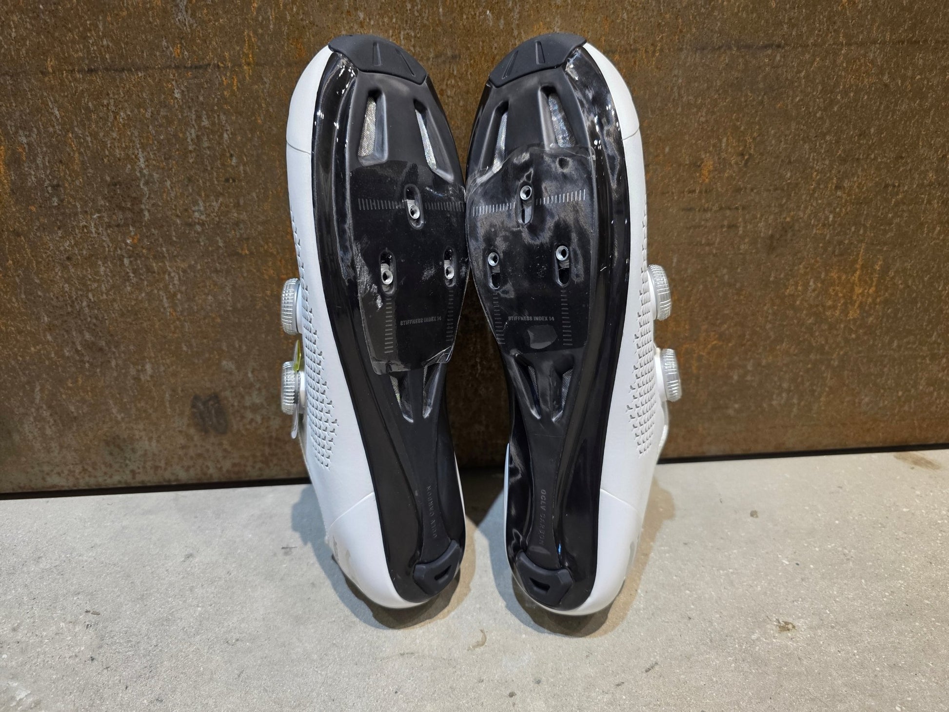RR - Herrenschuhe von Trek, TREK RSL RENNRADSCHUH / WHITE SILVER vor USEDBIKES - OB.DE Hintergrund