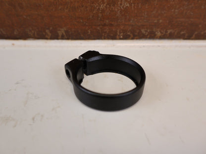 Zubehör von Trek, TREK SATTELSTÜTZENKLEMME 39.7 MM SCHWARZ / 600926 vor USEDBIKES-OB.DE Hintergrund