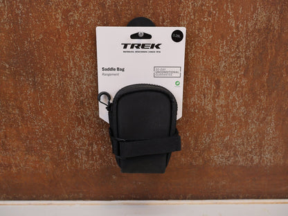 Taschen & Rucksäcke von Trek, TREK SATTELTASCHE 0.28 LITER SCHWARZ HAN 5318511 vor USEDBIKES-OB.DE Hintergrund