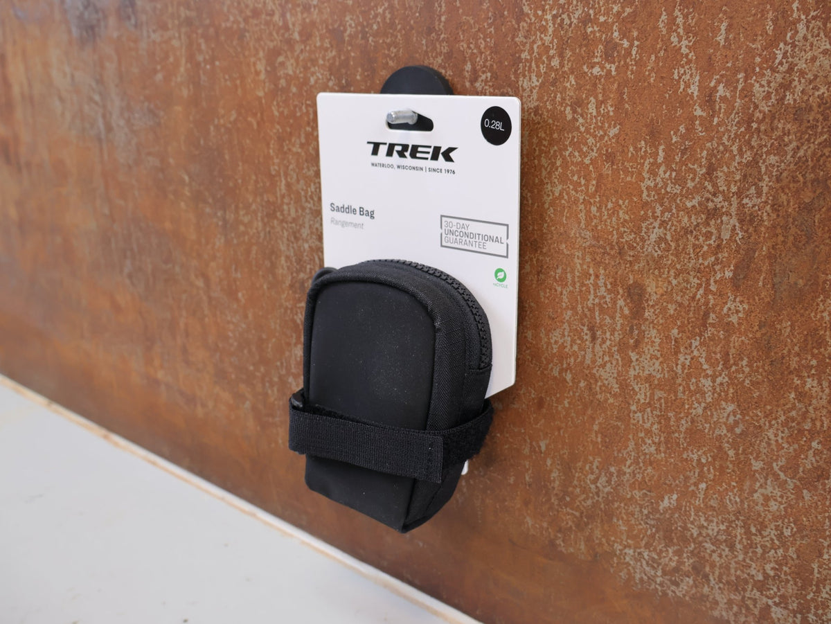 Taschen & Rucksäcke von Trek, TREK SATTELTASCHE 0.28 LITER SCHWARZ HAN 5318511 vor USEDBIKES-OB.DE Hintergrund