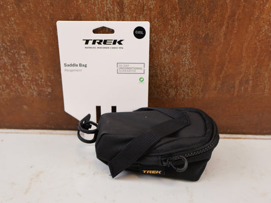 Taschen & Rucksäcke von Trek, TREK SATTELTASCHE 0.65L WASSERDICHT RECYCELT 5318512 vor USEDBIKES-OB.DE Hintergrund