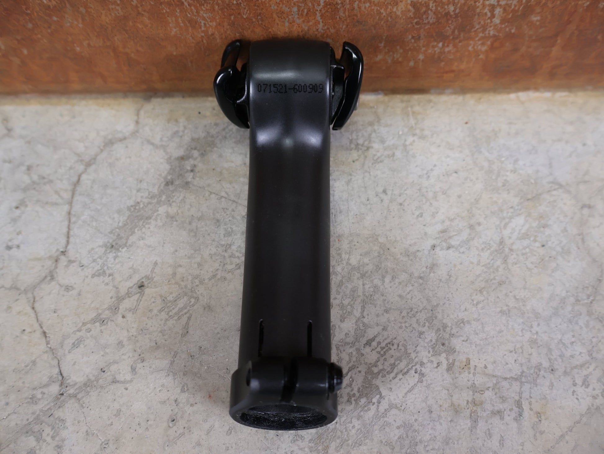 Sattelstütze von Trek, TREK SEAT MAST CARBON SITZTURMAUFSATZ SATTELSTÜTZE 135MM / SB 20MM vor USEDBIKES - OB.DE Hintergrund