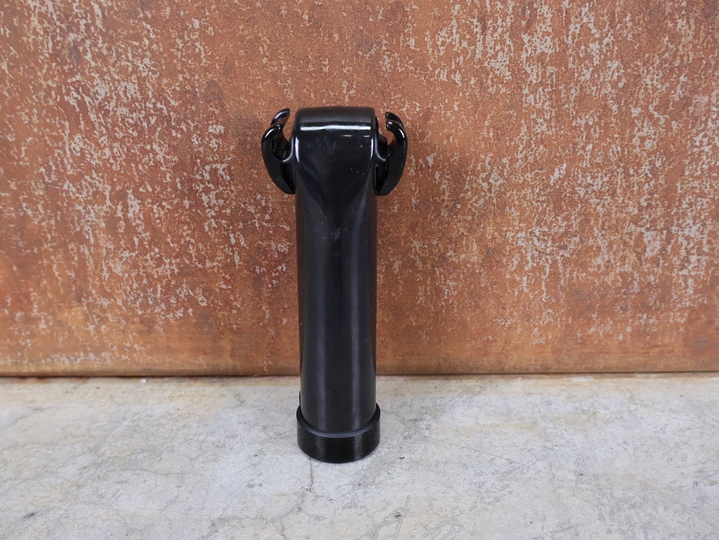 Sattelstütze von Trek, TREK SEAT MAST CARBON SITZTURMAUFSATZ SATTELSTÜTZE 135MM / SB 5MM vor USEDBIKES - OB.DE Hintergrund