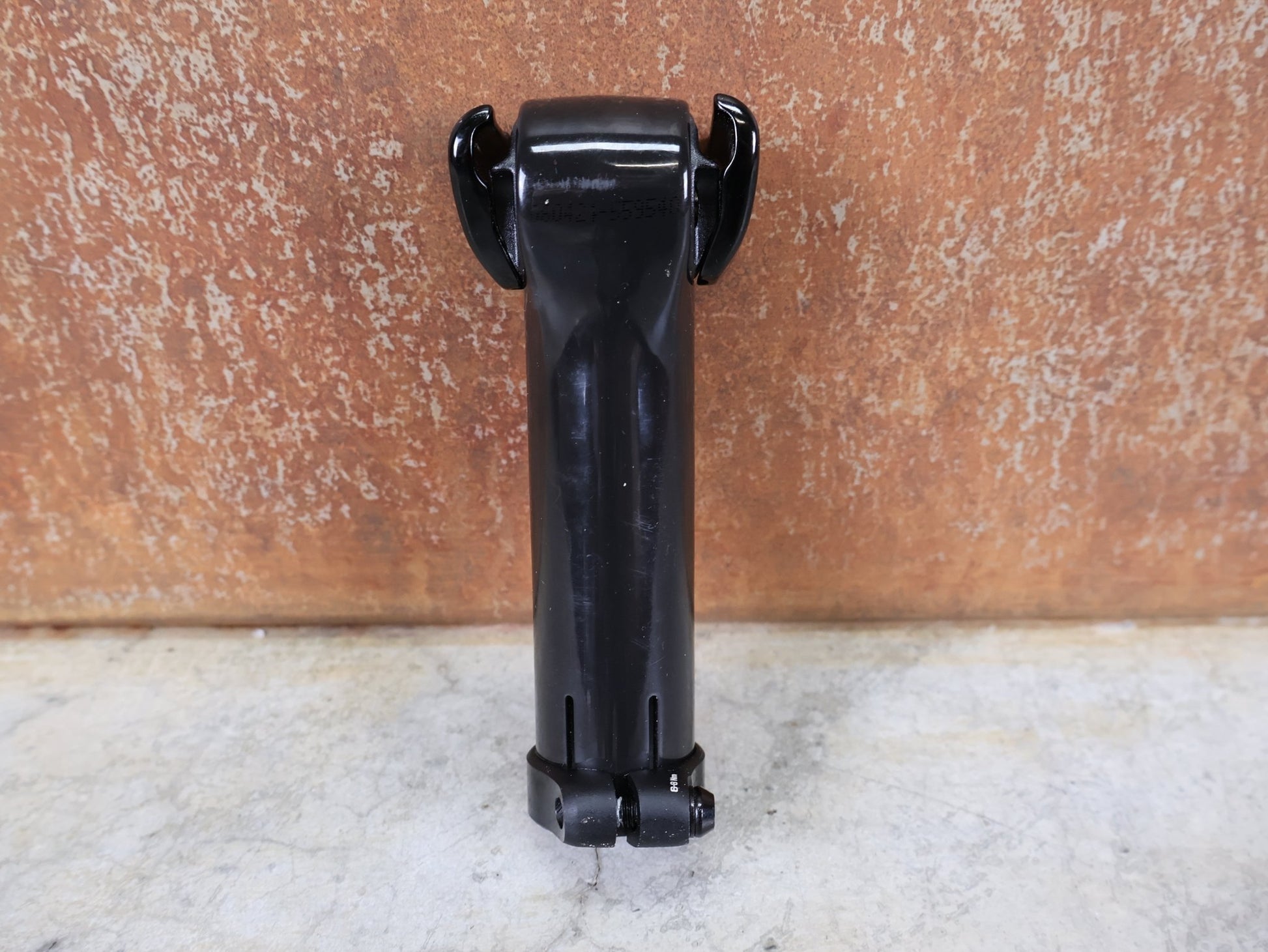 Sattelstütze von Trek, TREK SEAT MAST CARBON SITZTURMAUFSATZ SATTELSTÜTZE 135MM / SB 5MM vor USEDBIKES - OB.DE Hintergrund
