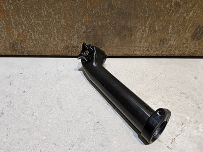 Sattelstütze von Bontrager, TREK SEAT MAST CARBON SITZTURMAUFSATZ SATTELSTÜTZE 175MM / SB 20MM vor USEDBIKES - OB.DE Hintergrund