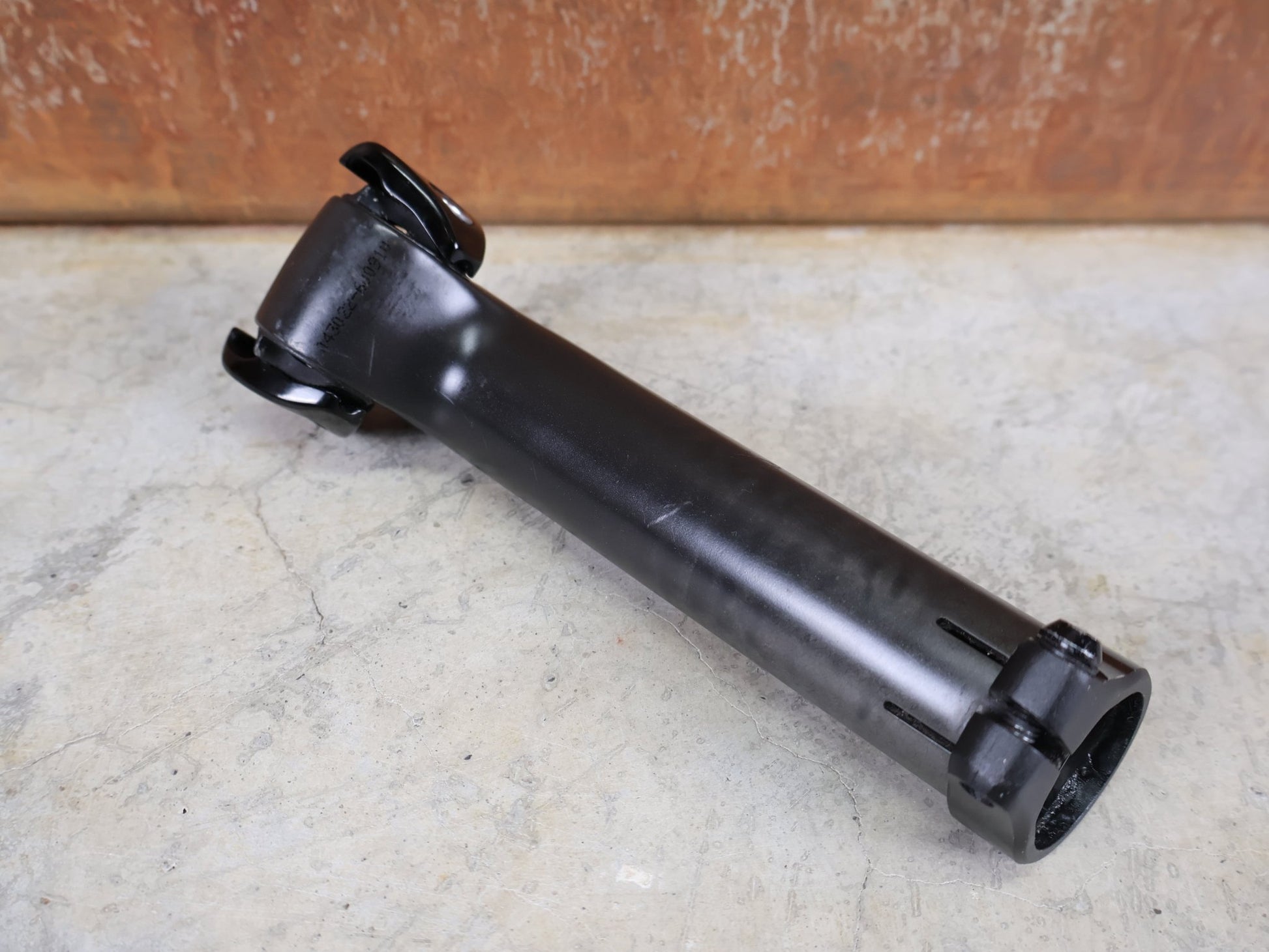 Sattelstütze von Bontrager, TREK SEAT MAST CARBON SITZTURMAUFSATZ SATTELSTÜTZE 175MM / SB 20MM vor USEDBIKES - OB.DE Hintergrund