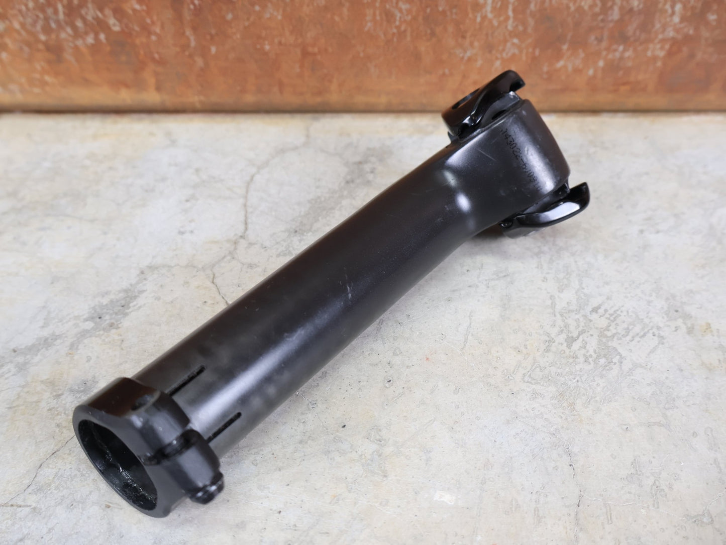 Sattelstütze von Bontrager, TREK SEAT MAST CARBON SITZTURMAUFSATZ SATTELSTÜTZE 175MM / SB 20MM vor USEDBIKES - OB.DE Hintergrund