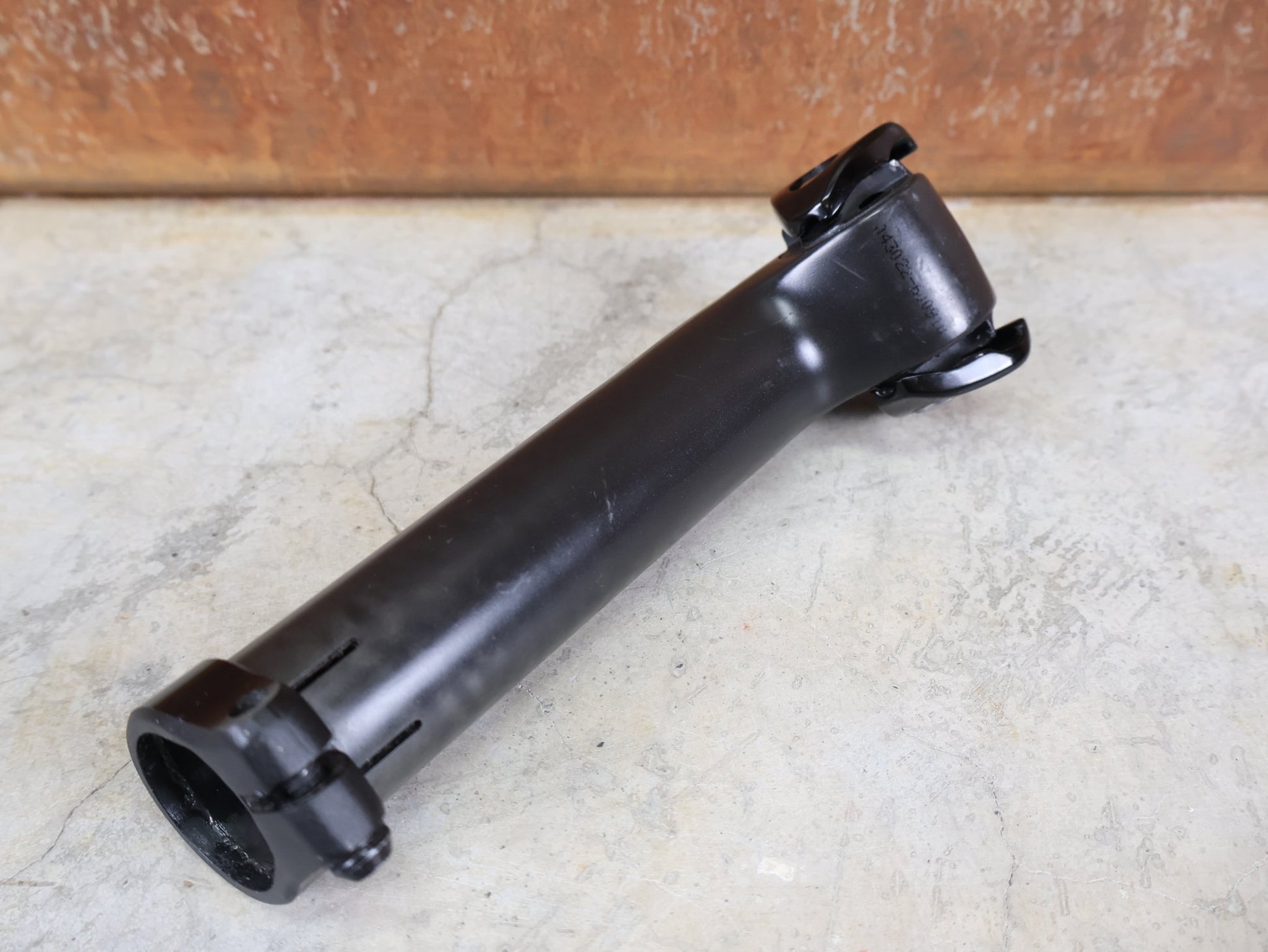 Sattelstütze von Bontrager, TREK SEAT MAST CARBON SITZTURMAUFSATZ SATTELSTÜTZE 175MM / SB 20MM vor USEDBIKES - OB.DE Hintergrund