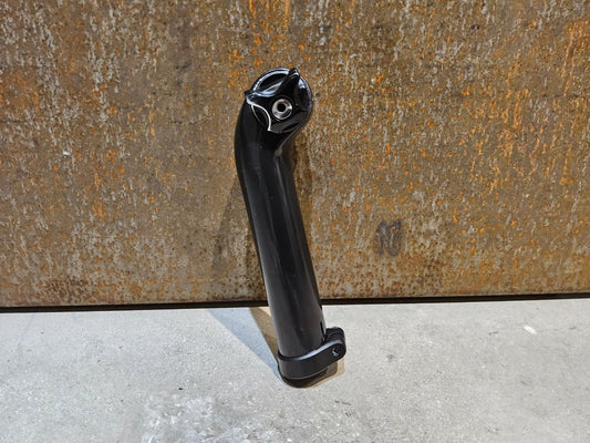 Sattelstütze von Bontrager, TREK SEAT MAST CARBON SITZTURMAUFSATZ SATTELSTÜTZE 175MM / SB 20MM vor USEDBIKES - OB.DE Hintergrund
