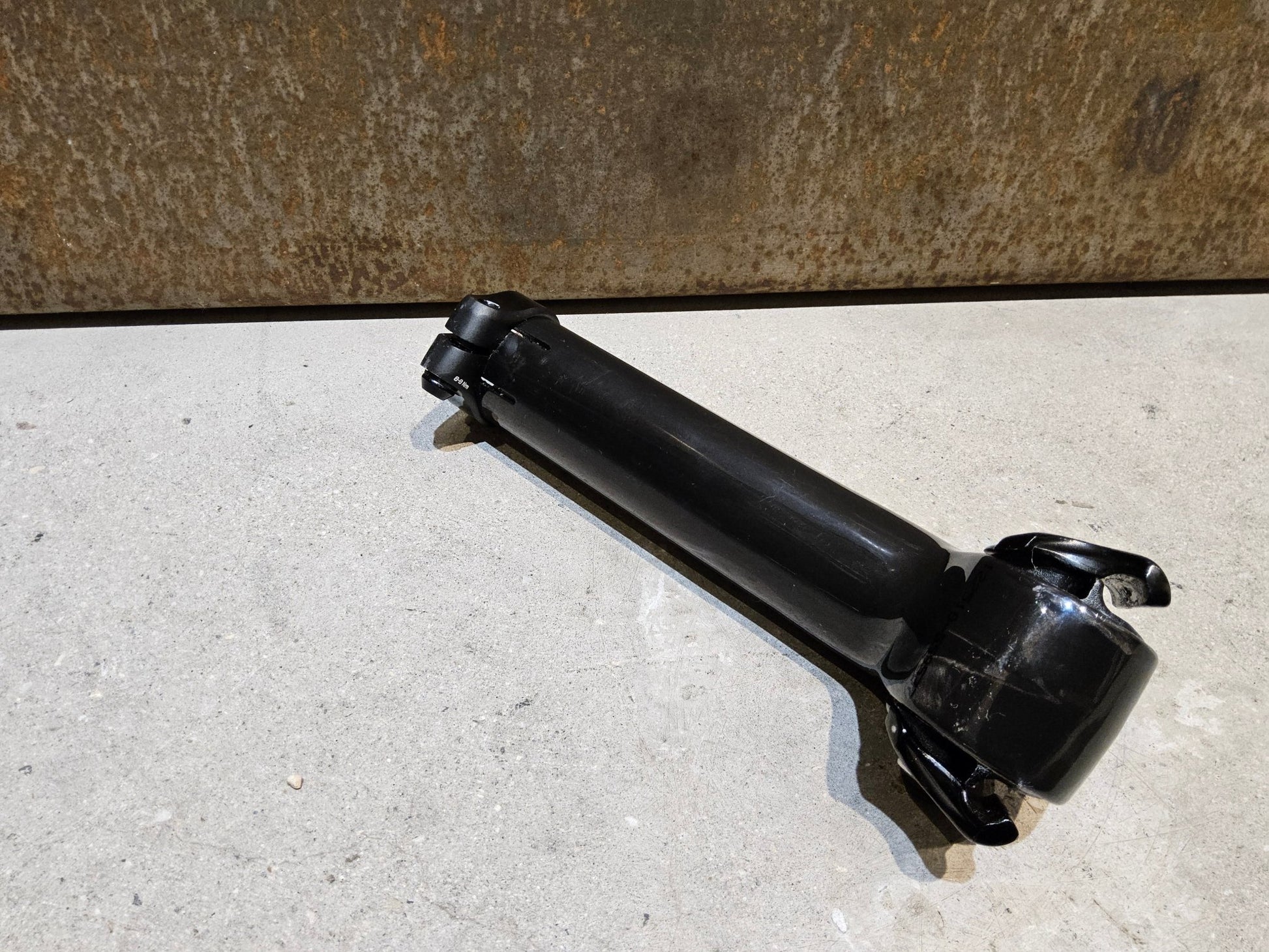 Sattelstütze von Bontrager, TREK SEAT MAST CARBON SITZTURMAUFSATZ SATTELSTÜTZE 175MM / SB 20MM vor USEDBIKES - OB.DE Hintergrund