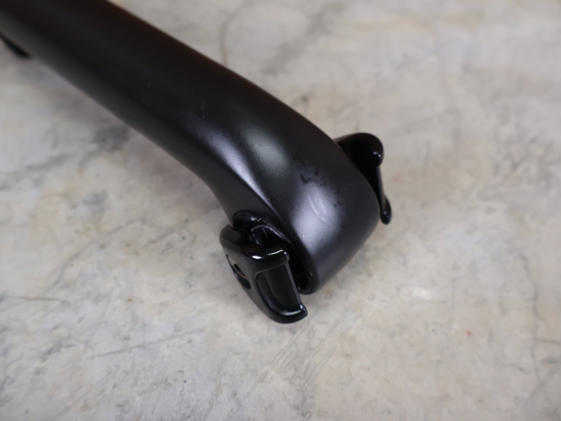 Sattelstütze von Bontrager, TREK SEAT MAST CARBON SITZTURMAUFSATZ SATTELSTÜTZE 175MM / SB 20MM vor USEDBIKES - OB.DE Hintergrund