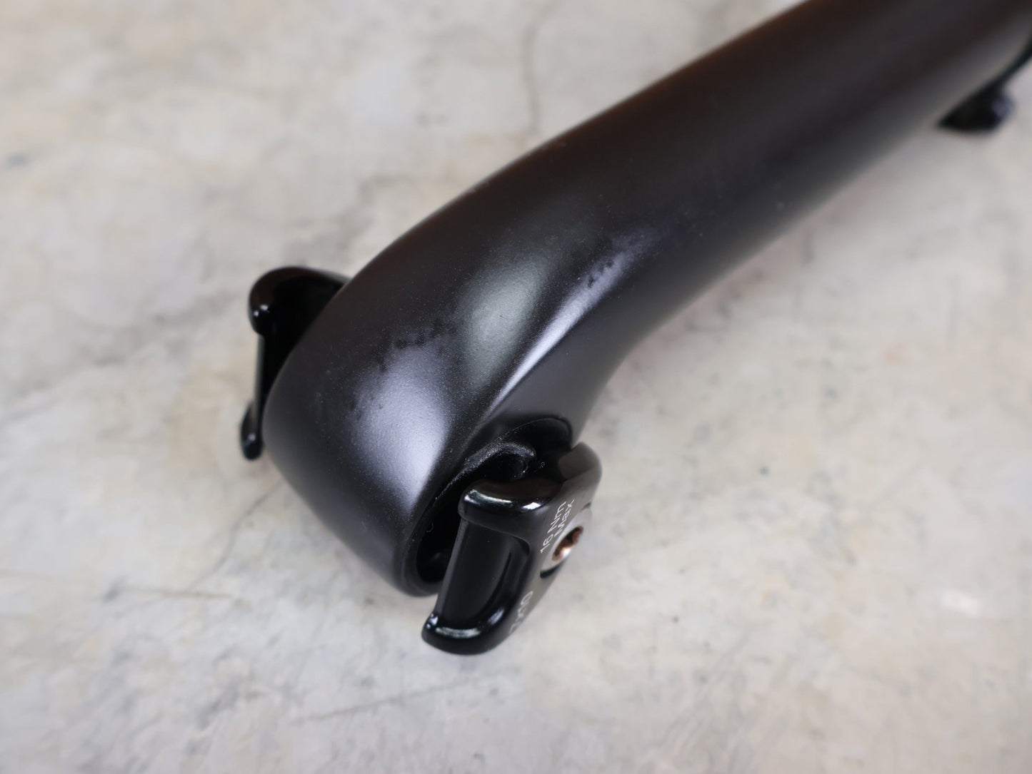 Sattelstütze von Bontrager, TREK SEAT MAST CARBON SITZTURMAUFSATZ SATTELSTÜTZE 175MM / SB 20MM vor USEDBIKES - OB.DE Hintergrund