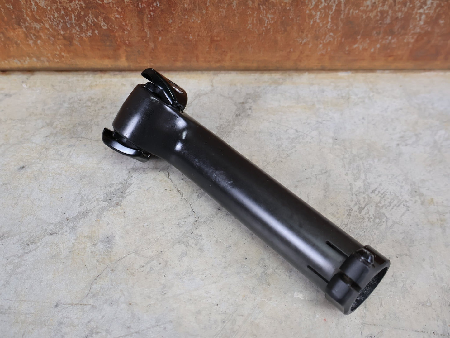 Sattelstütze von Bontrager, TREK SEAT MAST CARBON SITZTURMAUFSATZ SATTELSTÜTZE 175MM / SB 20MM vor USEDBIKES - OB.DE Hintergrund