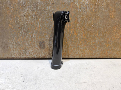Sattelstütze von Bontrager, TREK SEAT MAST CARBON SITZTURMAUFSATZ SATTELSTÜTZE 175MM / SB 5MM vor USEDBIKES - OB.DE Hintergrund