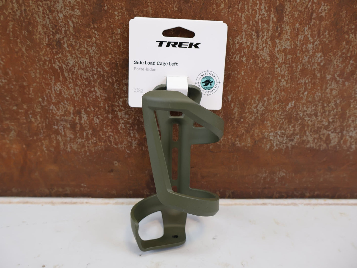 Trinkflaschen und Halter von Trek, TREK SIDE LOAD RECYCLED FLASCHENHALTER OLIVE GREY MATT / LINKS U. RECHTS vor USEDBIKES-OB.DE Hintergrund