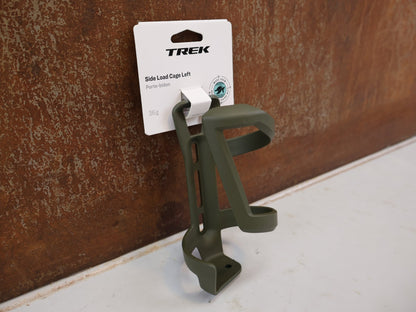 Trinkflaschen und Halter von Trek, TREK SIDE LOAD RECYCLED FLASCHENHALTER OLIVE GREY MATT / LINKS U. RECHTS vor USEDBIKES-OB.DE Hintergrund