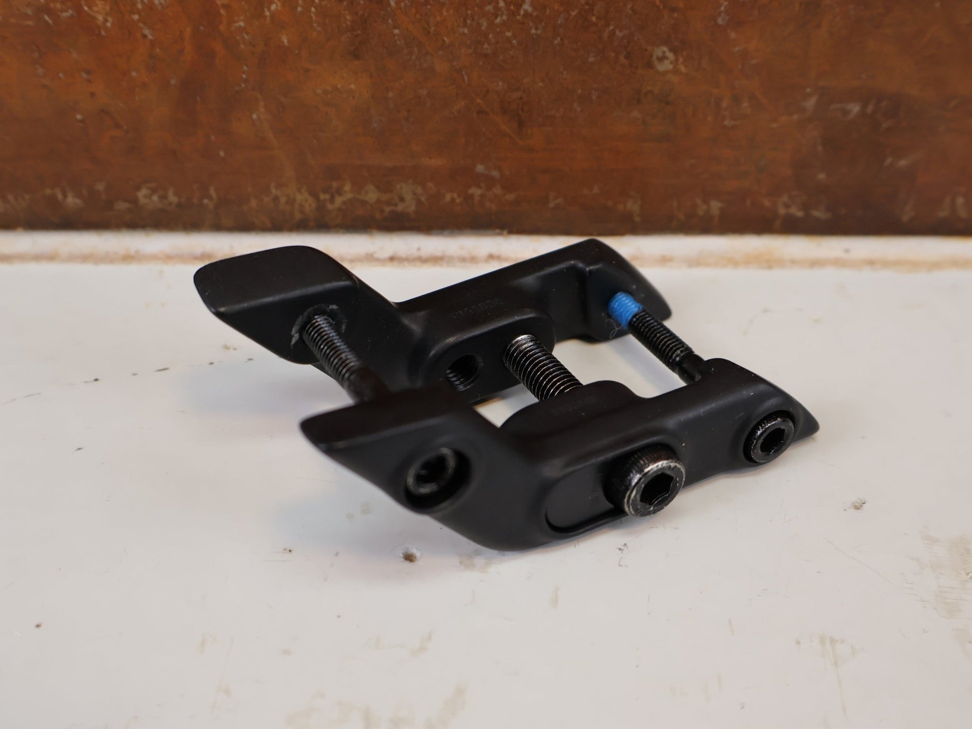 Vorbau von Trek, TREK SLASH 2024 MULLET LOWER SHOCK MOUNT BRACKETS / HAN 5317349 vor USEDBIKES-OB.DE Hintergrund