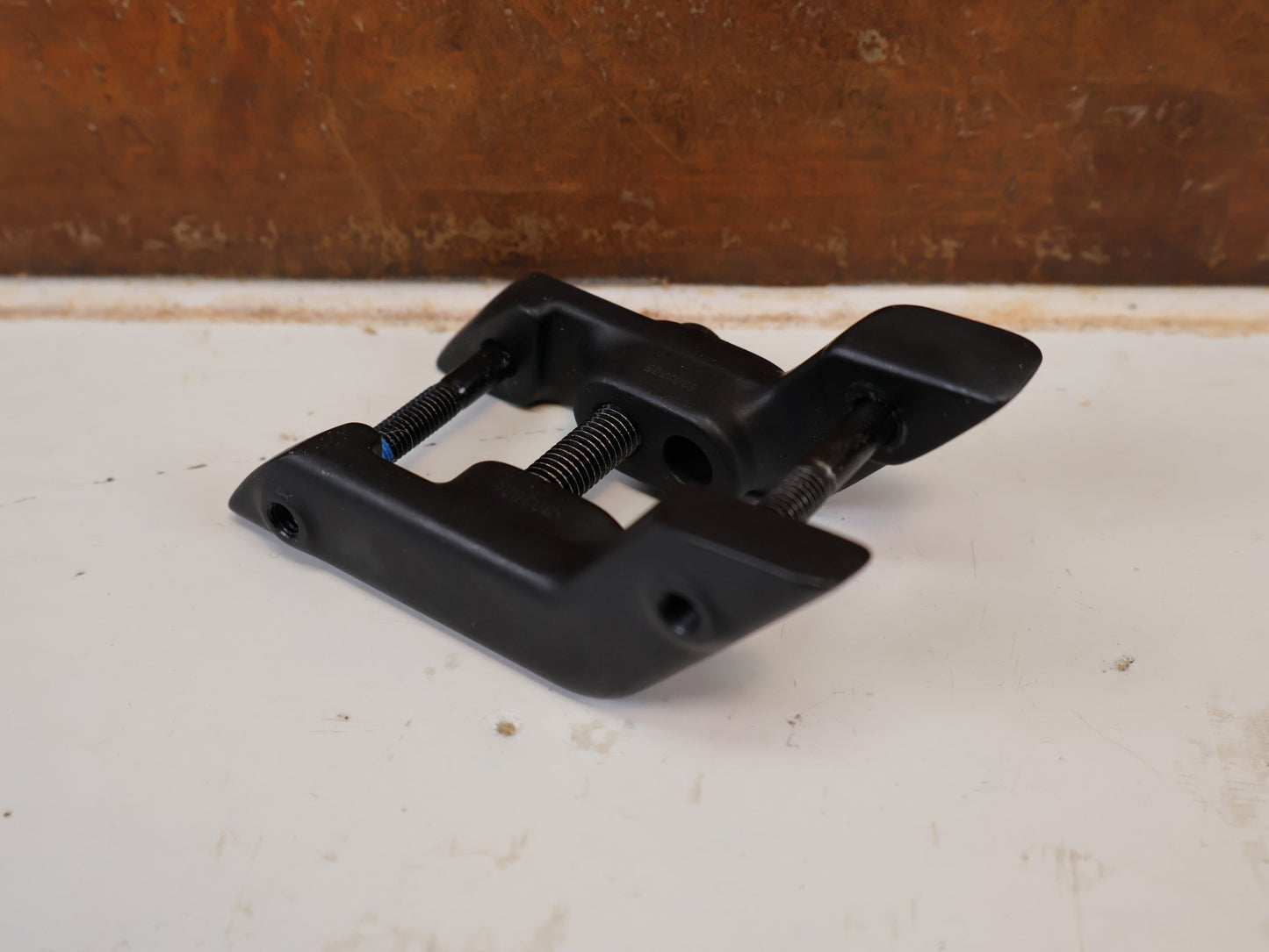 Vorbau von Trek, TREK SLASH 2024 MULLET LOWER SHOCK MOUNT BRACKETS / HAN 5317349 vor USEDBIKES-OB.DE Hintergrund