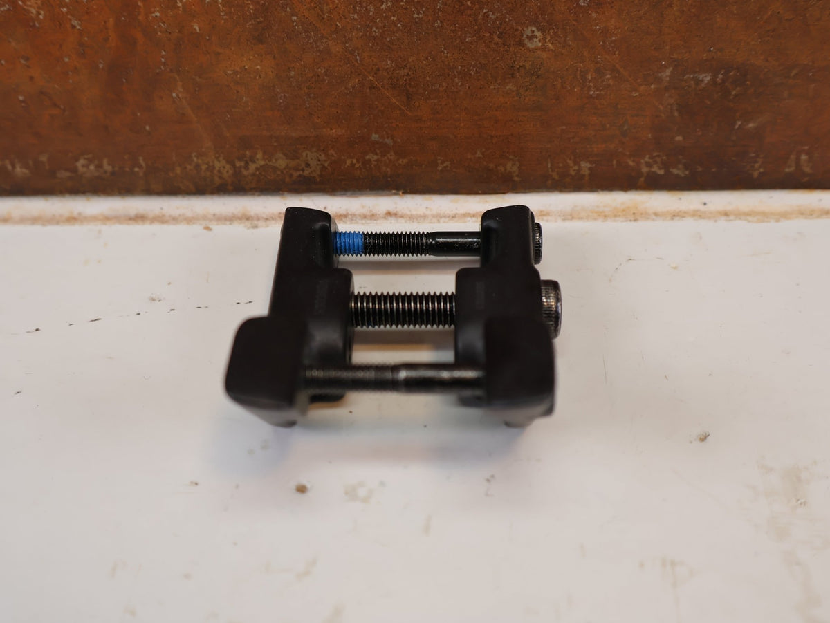 Vorbau von Trek, TREK SLASH 2024 MULLET LOWER SHOCK MOUNT BRACKETS / HAN 5317349 vor USEDBIKES-OB.DE Hintergrund