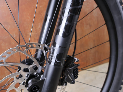 Mountainbike von Trek, TREK SLASH 8 GEN 6 / MARIANAS BLUE / M vor USEDBIKES - OB.DE Hintergrund