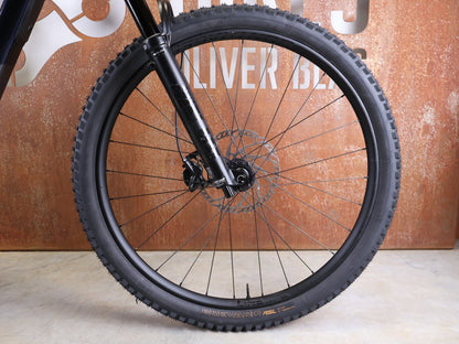 Mountainbike von Trek, TREK SLASH 8 GEN 6 / MARIANAS BLUE / M vor USEDBIKES - OB.DE Hintergrund