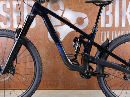 Mountainbike von Trek, TREK SLASH 8 GEN 6 / MARIANAS BLUE / M vor USEDBIKES - OB.DE Hintergrund