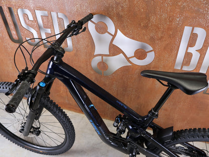 Mountainbike von Trek, TREK SLASH 8 GEN 6 / MARIANAS BLUE / M vor USEDBIKES - OB.DE Hintergrund