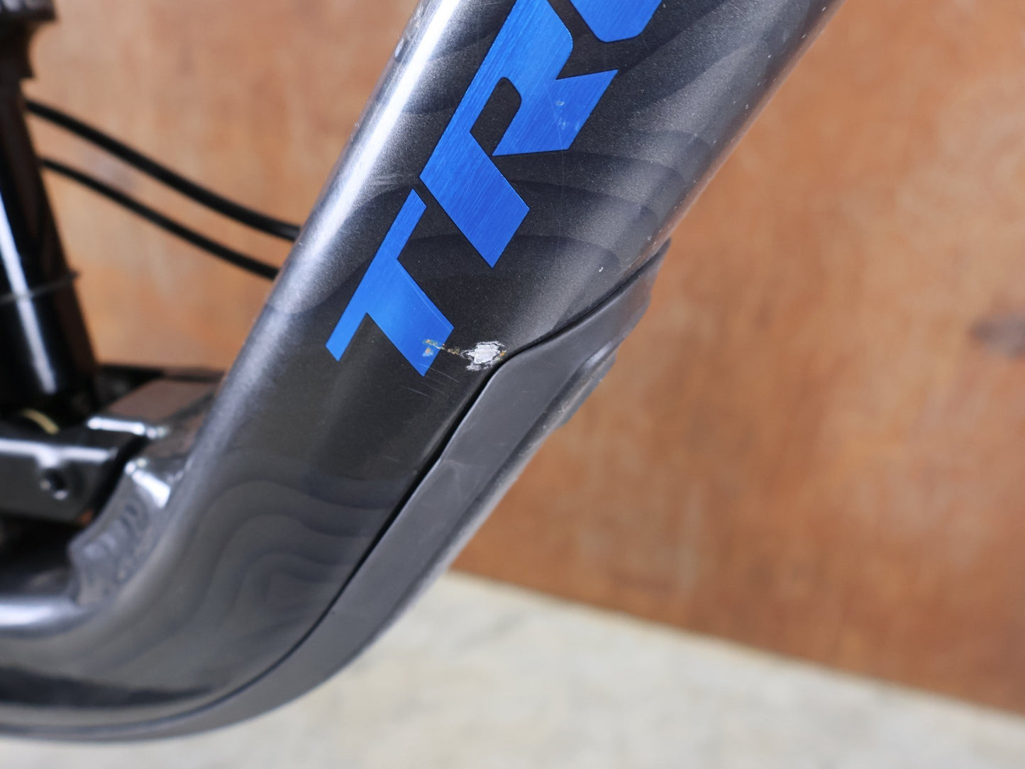 Mountainbike von Trek, TREK SLASH 8 GEN 6 / MARIANAS BLUE / M/L vor USEDBIKES - OB.DE Hintergrund