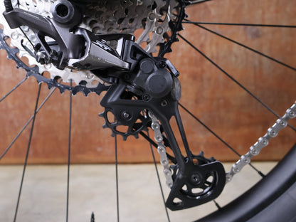 E - Mountainbike von Trek, TREK SLASH+ 9.7 SLX/XT 2025 / TQ HPR50 – OLIVE DRAB – SHIMANO XT 12 - FACH – GRÖSSE L vor USEDBIKES - OB.DE Hintergrund