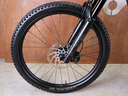 E - Mountainbike von Trek, TREK SLASH+ 9.7 SLX/XT / OLIVE DRAB / S vor USEDBIKES - OB.DE Hintergrund