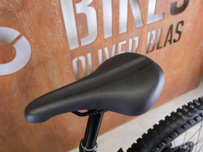 E - Mountainbike von Trek, TREK SLASH+ 9.7 SLX/XT / OLIVE DRAB / S vor USEDBIKES - OB.DE Hintergrund