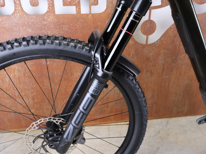 Mountainbike von Trek, TREK SLASH 9.8 GX AXS T - TYPE GEN 6 / BLACK OLIVE / M/L vor USEDBIKES - OB.DE Hintergrund