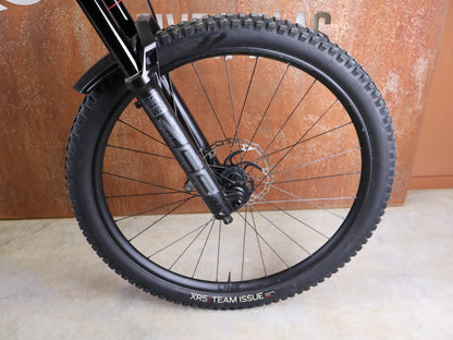 Mountainbike von Trek, TREK SLASH 9.8 GX AXS T - TYPE GEN 6 / BLACK OLIVE / XL vor USEDBIKES - OB.DE Hintergrund