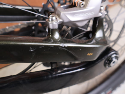 Mountainbike von Trek, TREK SLASH 9.8 GX AXS T - TYPE GEN 6 / BLACK OLIVE / XL vor USEDBIKES - OB.DE Hintergrund