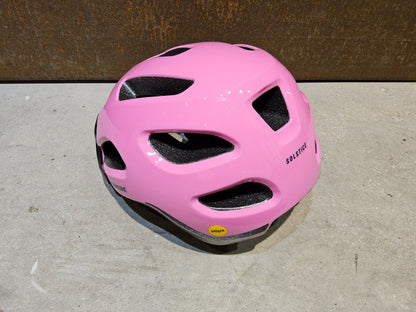 Helme von Trek, TREK SOLSTICE MIPS FAHRRADHELM / PINK FROSTING vor USEDBIKES - OB.DE Hintergrund