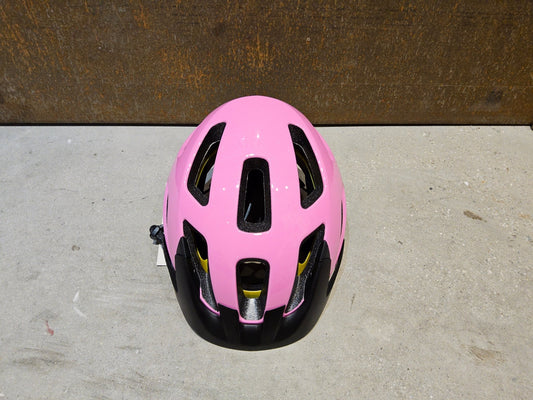 Helme von Trek, TREK SOLSTICE MIPS FAHRRADHELM / PINK FROSTING vor USEDBIKES - OB.DE Hintergrund