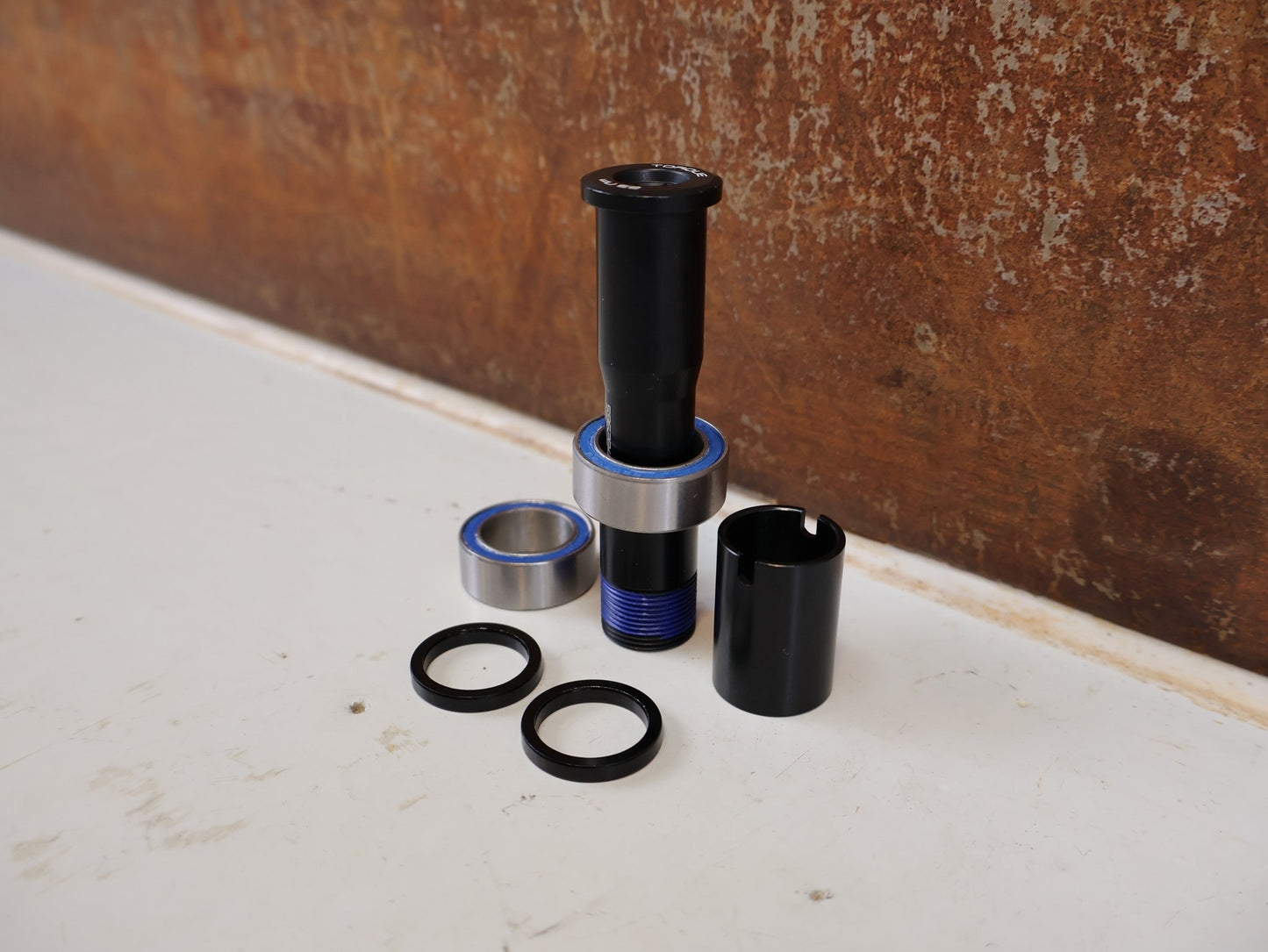Zubehör von Trek, TREK SUPERCALIBER 29 MAIN PIVOT KIT / 598051 / REPARATUR HARDWARE vor USEDBIKES-OB.DE Hintergrund