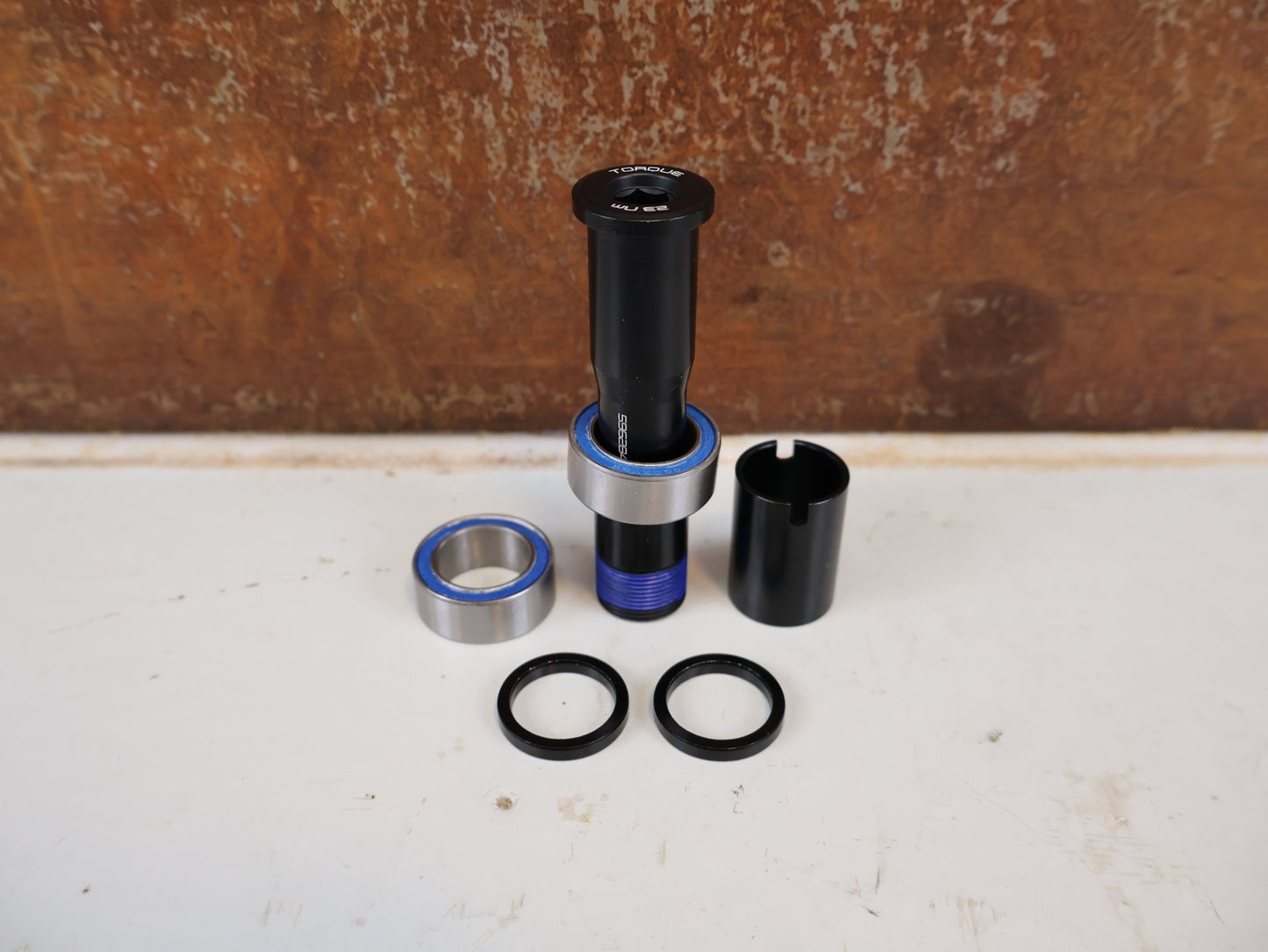 Zubehör von Trek, TREK SUPERCALIBER 29 MAIN PIVOT KIT / 598051 / REPARATUR HARDWARE vor USEDBIKES-OB.DE Hintergrund